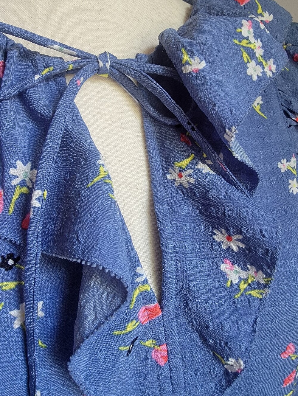LOFT Blue Floral Ruffle Tie-Neck Blouse Size Medium - Picture 3 of 9